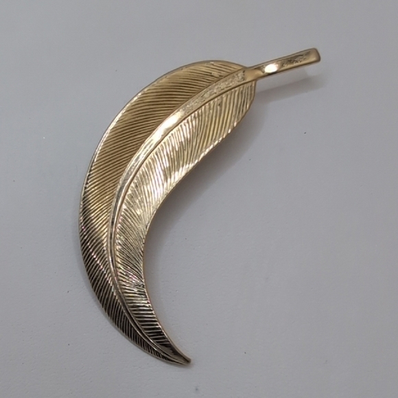 Gold and White Brooch Set with Grapes Leaf and Crescent Designs - Picture 3 of 6